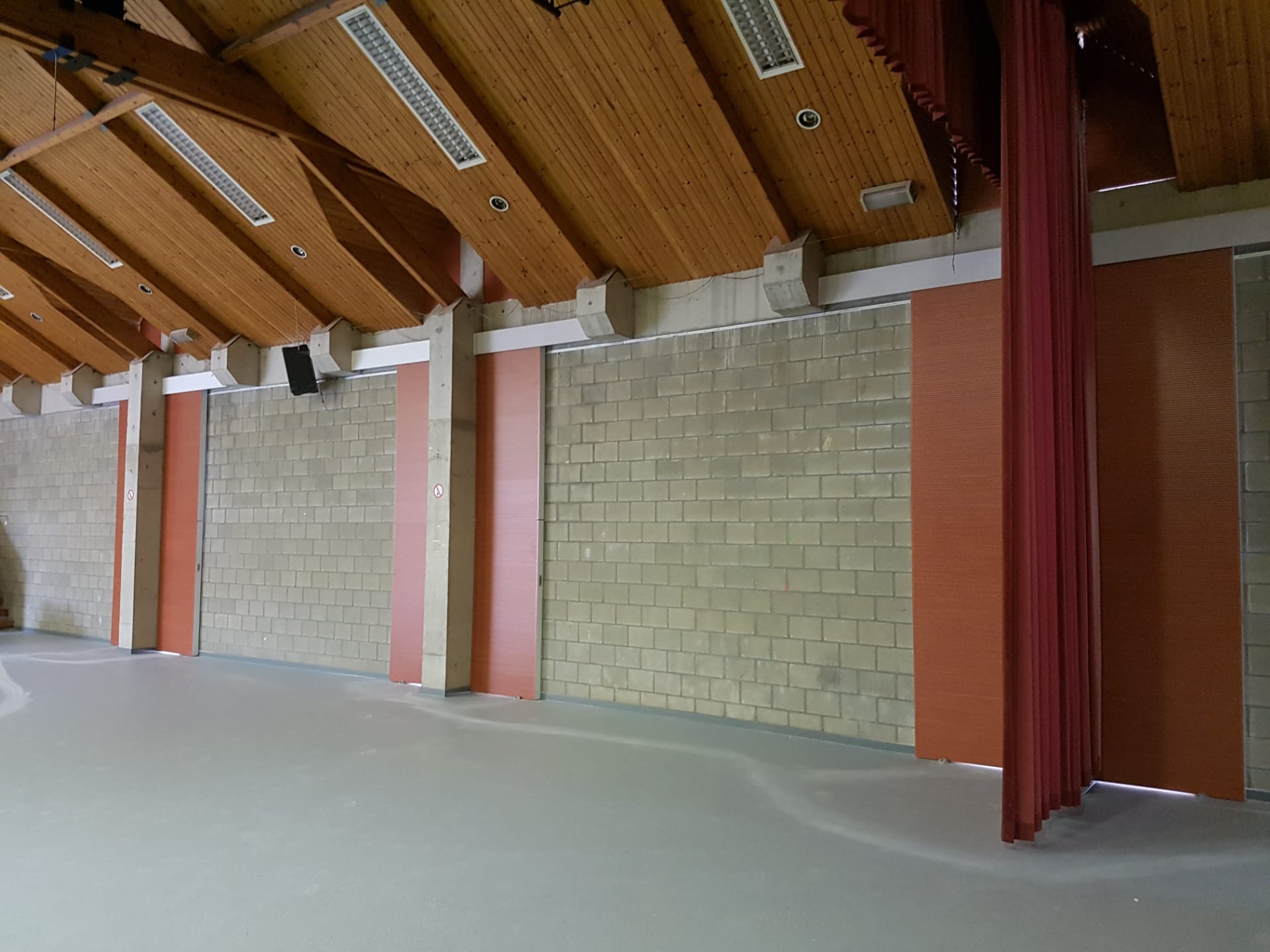 Acoustische luiken theaterzaal Nieuwrode - Vrago Interieur